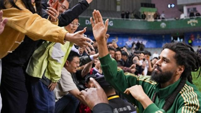 爱游戏官网-杰曼·科尔还在等待CBA首秀，说唱乐巨星加盟南京同曦就是一场“流量秀”|同曦男篮|篮球|许可|男篮|球队_新浪体育_新浪新闻